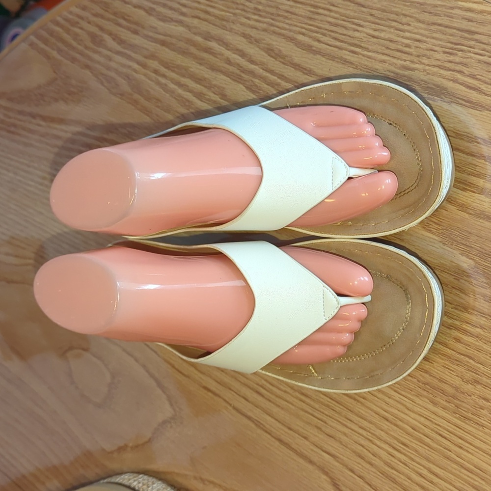 Comfort By Alexis Bendel White Women's Sandals